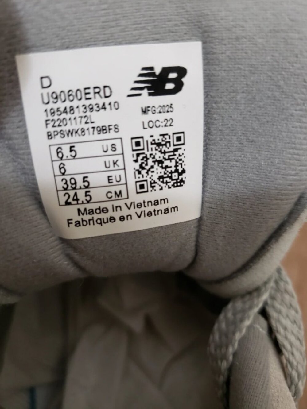 New Balance 9060 Rain Cloud Sneakers Women's US 6.5 - Picture 8 of 8
